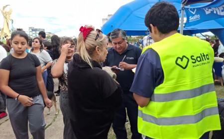 Siete perros encontraron hogar en una feria que expone una deuda pendiente