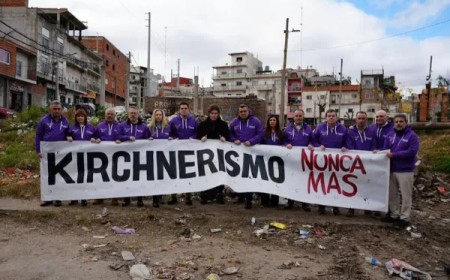 Milei busca recuperar apoyo tras semanas turbulentas y encara la campaña con una gira por 12 provincias