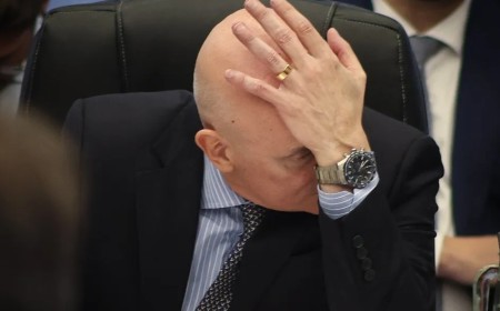 Escándalo Espert: Contradicciones, vuelos, dólares y una renuncia inevitable