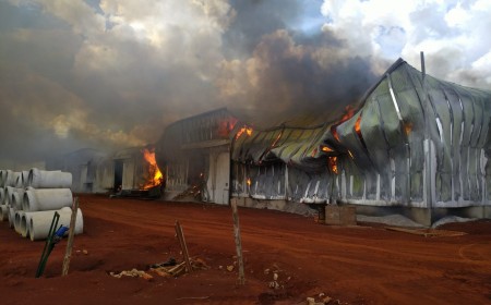Playadito: Incendio devastador en una de las principales yerbateras de Corrientes