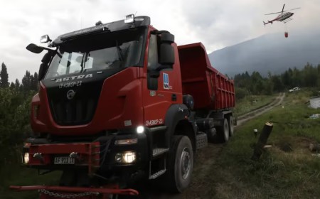 "El Bolsón en llamas: lucha heroica contra la devastación en un incendio fuera de control