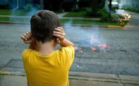 Controles reforzados por pirotecnia sonora