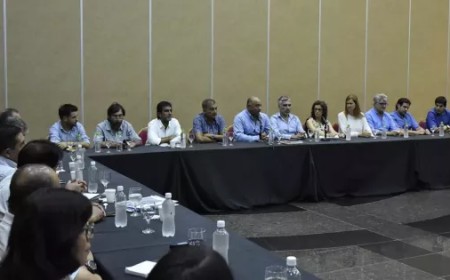 Paritarias: El Gobierno propone pagos quincenales y un bono de $180 mil mientras se extiende la negociación