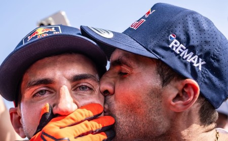 Luciano Benavides es campeón del Dakar 2026 en motos: Ganó por solo dos segundos y logró una hazaña histórica