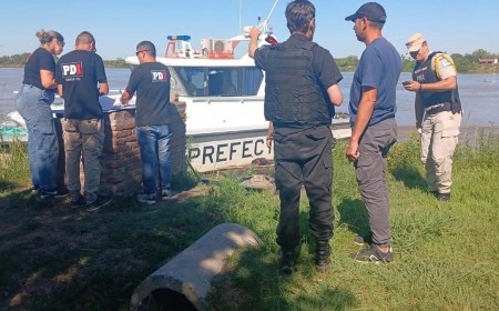 Dos hombres asesinados a tiros fueron hallados en una lancha a la deriva en el río Coronda