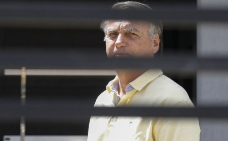 Bolsonaro atribuye a “paranoia” el intento de destruir su tobillera electrónica y niega fuga