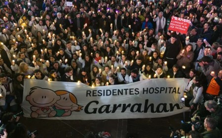 Hospital Garrahan: Tensiones por los salarios y advertencias oficiales reconfiguran la protesta médica
