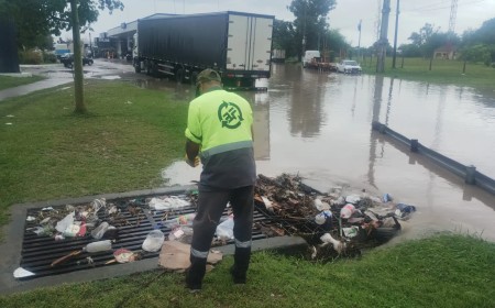 Más de una tonelada de basura tapó los desagües de la ciudad