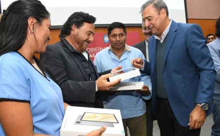 Salta lleva el hospital a la casa: Entregan 269 tablets y lanzan la segunda etapa del sistema de salud digital