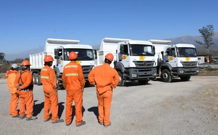 Sáenz entregó camiones a Vialidad para optimizar la infraestructura vial en toda la provincia