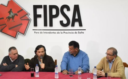 Sáenz reunió a los intendentes y redobló sus críticas