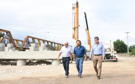 Puente Vaqueros: Montan las vigas y el primer tramo se habilitaría en tres meses
