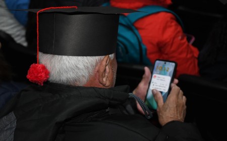Más de 800 adultos mayores se capacitaron en el uso del celular gracias al programa “Mayores Conectados”
