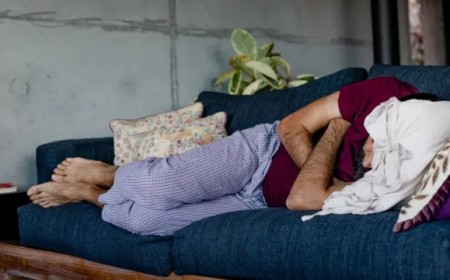 Violó la restricción… para dormir la siesta