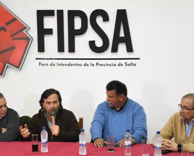 Sáenz reunió a los intendentes y redobló sus críticas