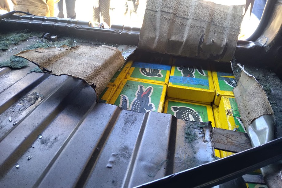 Confirman prisión preventiva a médica de Gendarmería acusada de transportar 66 kilos de cocaína