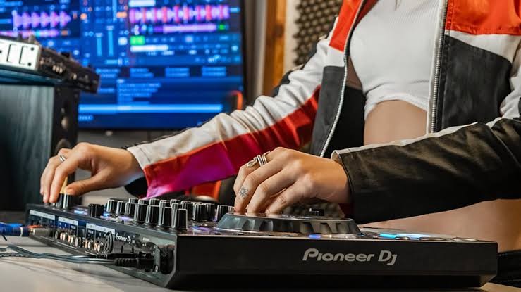 La Municipalidad lanza un curso gratuito de DJ con salida laboral
