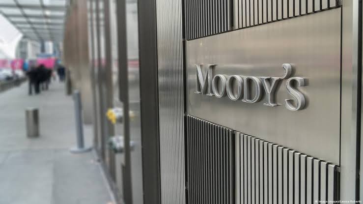 Moody’s mejoró la nota de la deuda argentina y la dejó al nivel de Fitch y S&P
