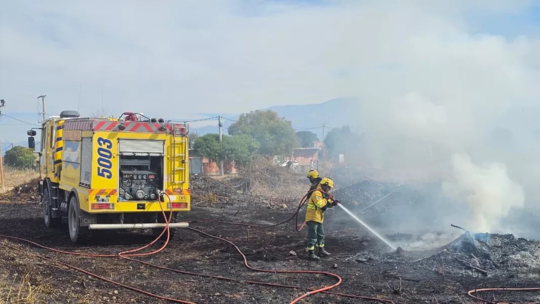 Incendios arrasaron 18 hectáreas en Campo Quijano y encendieron la alerta en Capital