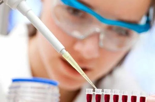 Bioquímicos cobran hasta $10 mil extra y el IPS habilita reintegros