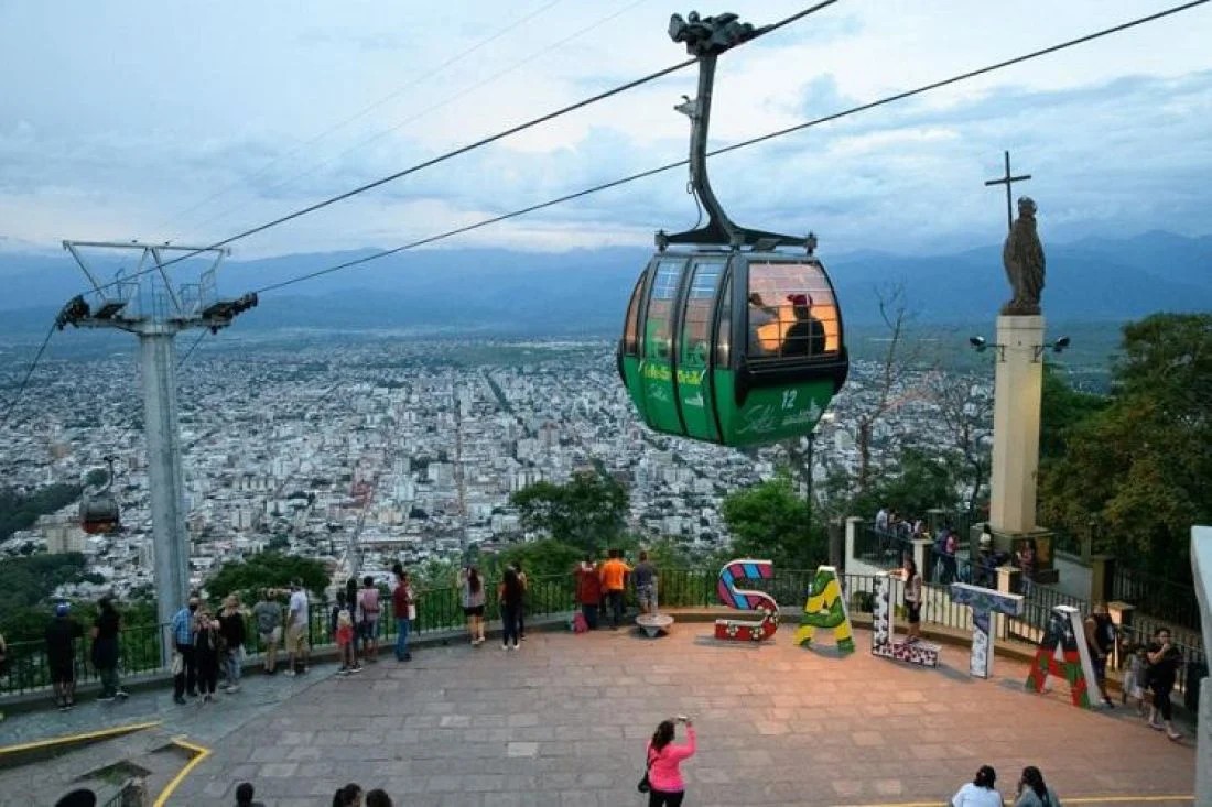 Los teleféricos reciben 2.000 visitantes por día en vacaciones