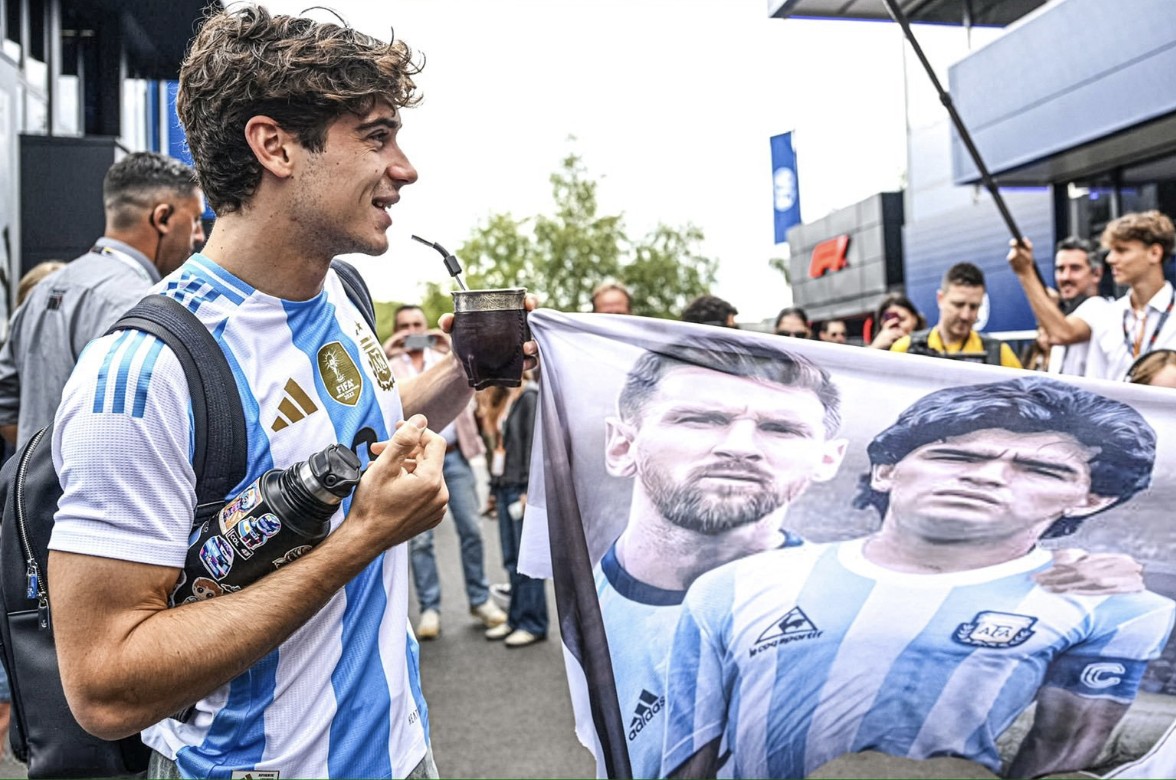 Colapinto hizo un doble sobrepaso espectacular y volvió a sumar en la F1