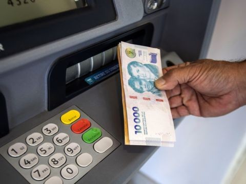 Los salarios privados cayeron por debajo de 2023