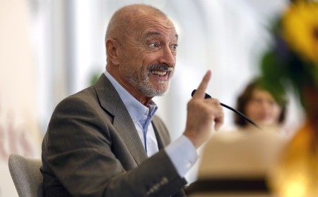 Pérez-Reverte convirtió una pelea en un ataque a los argentinos