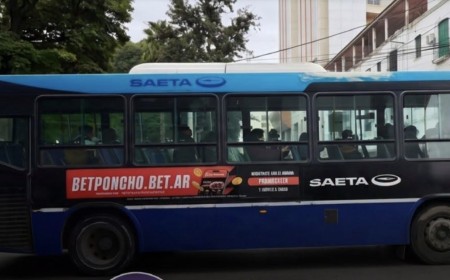Ordena retirar la publicidad de apuestas de los colectivos de SAETA