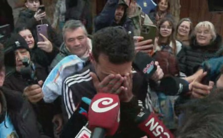 Scaloni volvió a Pujato, se emocionó y prometió: “Seguiremos dando batalla”