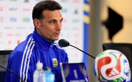 Scaloni: “Es una preocupación tener enfrente a nuestros jugadores”