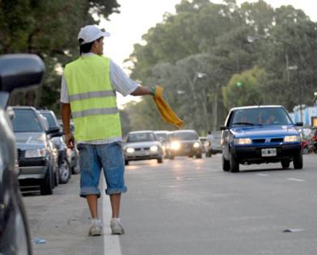 El Senado insiste con endurecer las sanciones contra los "trapitos"