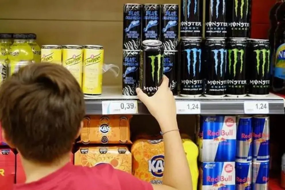 Buscan prohibir la venta de energizantes a menores de 18 años