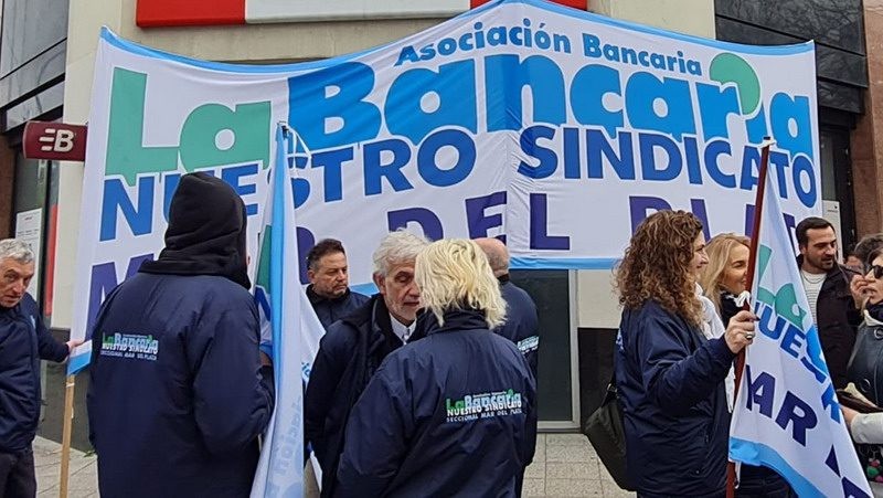 Bancarios: El salario inicial supera los $2,5 millones