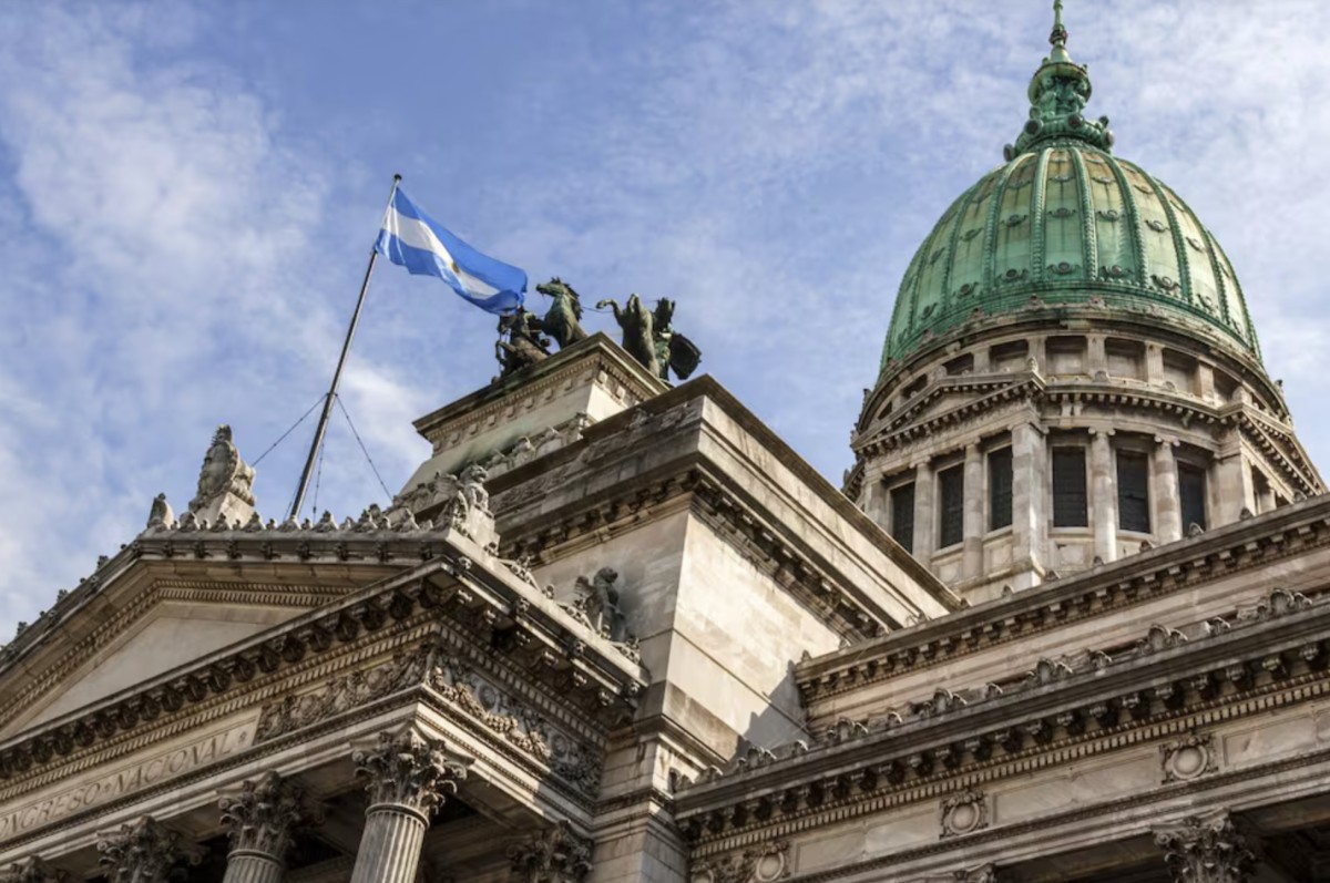 Renunció el director de la Oficina de Presupuesto del Congreso