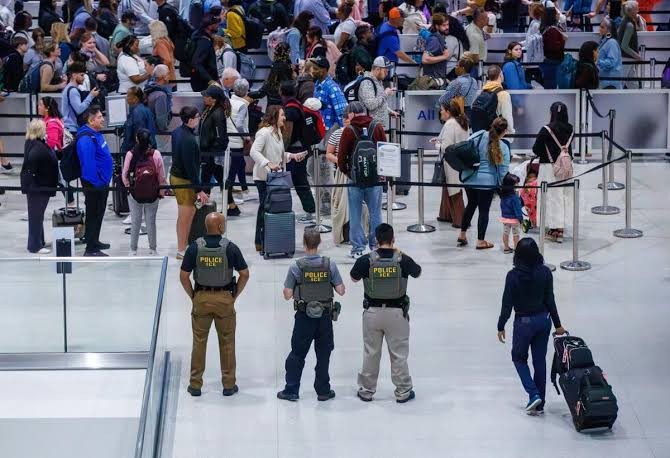 Argentinos, bajo la lupa del ICE en aeropuertos de EE.UU.