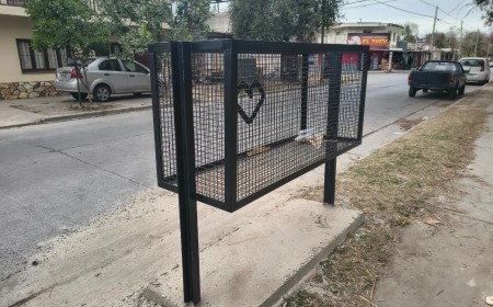 Instalan cestos comunitarios para evitar microbasurales en dos barrios