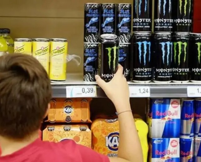 Buscan prohibir la venta de energizantes a menores de 18 años