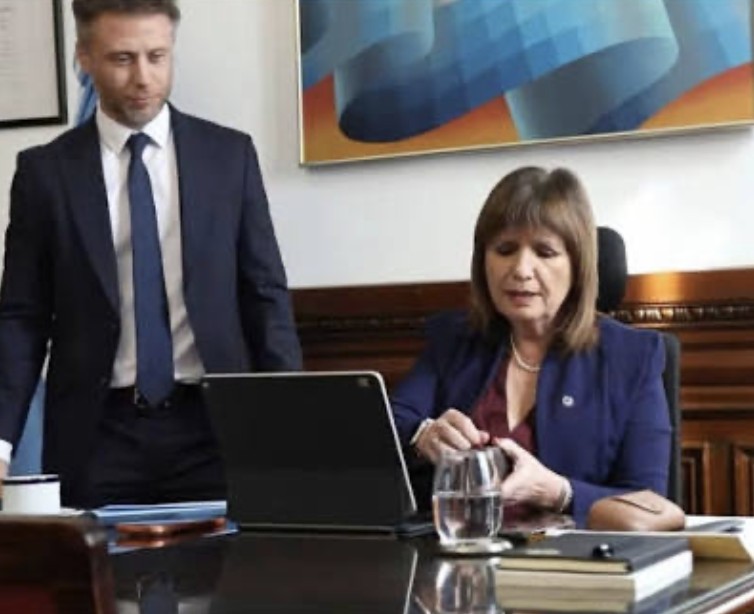 Bullrich marca distancia de Milei, pero no rompe