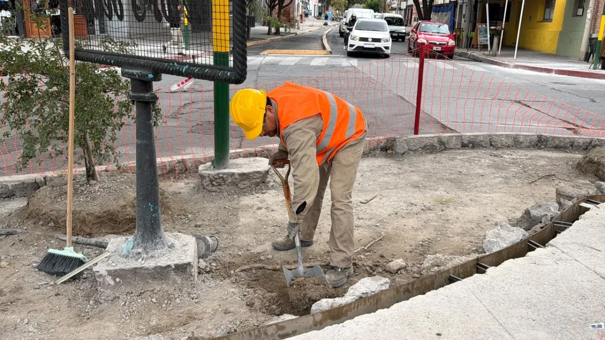 Comenzó la recuperación del Paseo de los Poetas