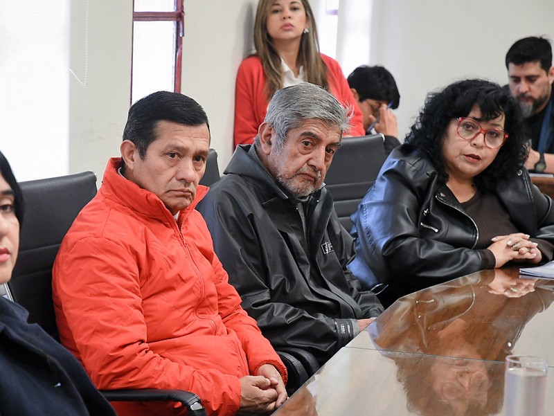 Taxistas reclaman controles sobre las app de transporte
