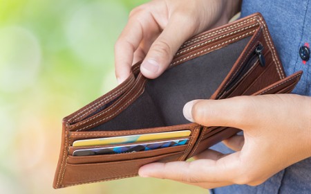 El 72% de los menores de 40 años se queda sin dinero antes del día 20