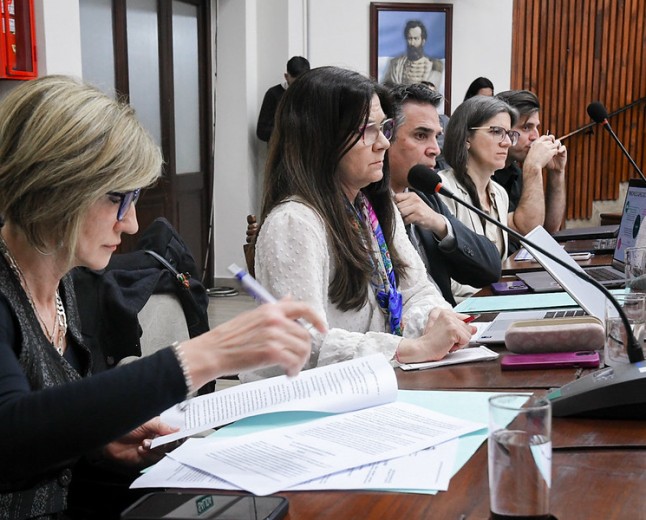 Energizantes para menores: La industria rechaza prohibir su venta