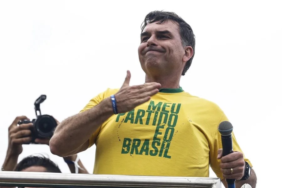 Flavio Bolsonaro derrotó a Lula y Brasil va a balotaje